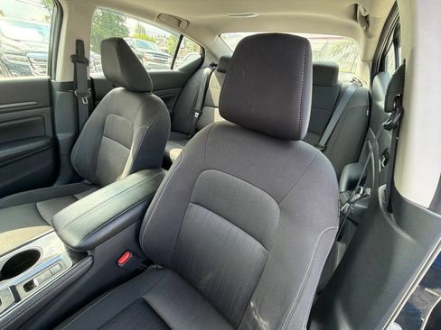 Used 2024 Nissan Altima 2.5 SV w/ SV Premium Package AWD/4WD image 12