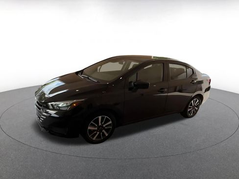 Used 2025 Nissan Versa SV image 8