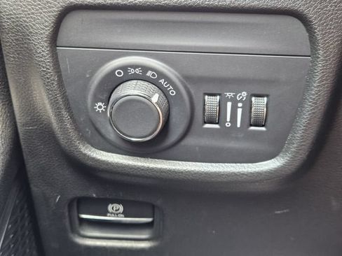 Used 2024 Jeep Grand Cherokee Laredo RWD image 22