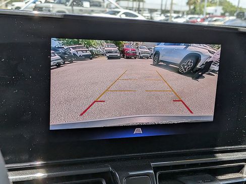 Used 2025 Chevrolet TrailBlazer LT AWD/4WD image 39