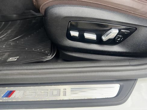 Used 2018 BMW M550i xDrive M550i xDrive AWD 4dr Sedan image 5