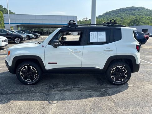 Used 2017 Jeep Renegade Trailhawk AWD/4WD image 2