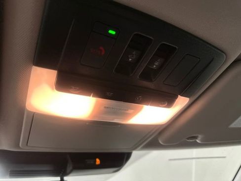 New 2025 Mitsubishi Outlander SE image 34