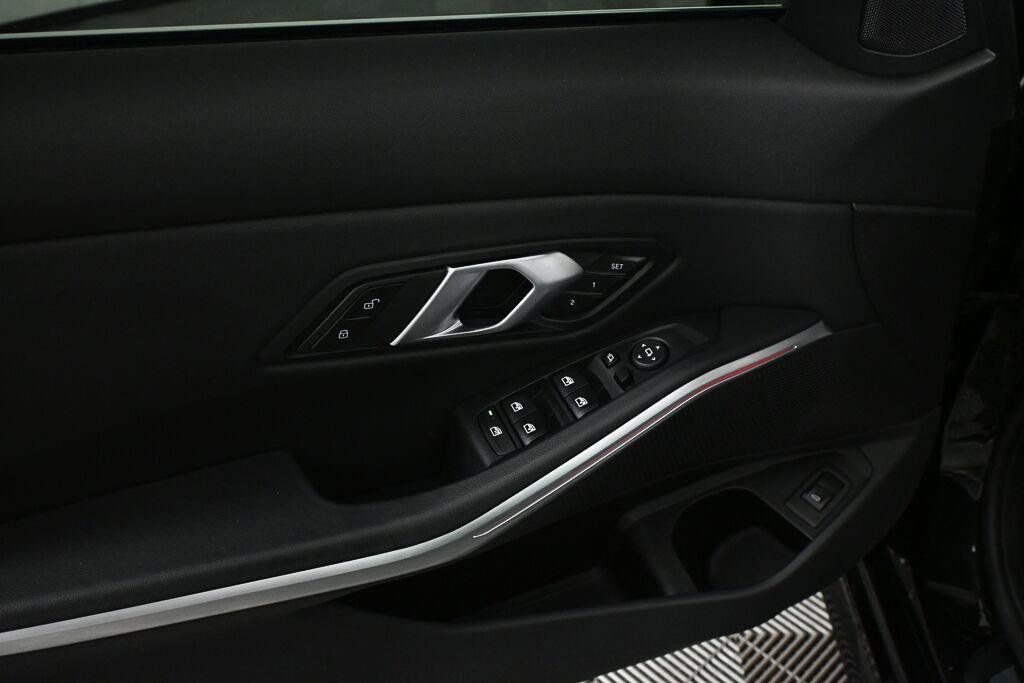 Used 2025 BMW 330i Sedan w/ Convenience Package RWD image 21