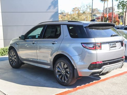 New 2025 Land Rover Discovery Sport S image 4