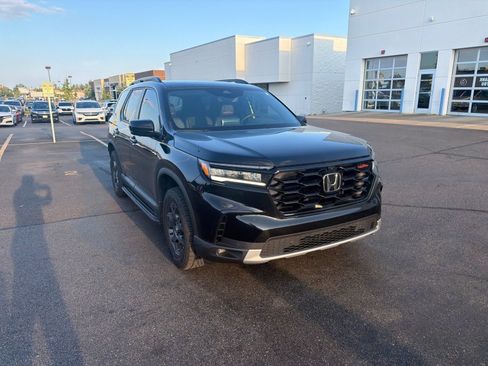 Used 2025 Honda Pilot TrailSport image 38