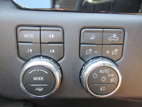 New 2026 GMC Sierra 2500 SLT w/ SLT Convenience Package AWD/4WD image 17