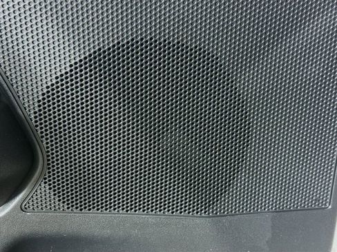 Used 2020 Land Rover Discovery SE image 22