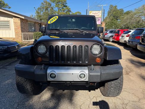 Used 2013 Jeep Wrangler Unlimited Sahara image 2