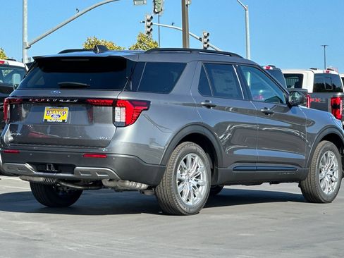 New 2026 Ford Explorer Active w/ Active Comfort Package AWD/4WD image 4