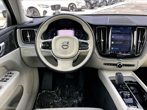 Certified 2023 Volvo XC60 T8 Plus image 5