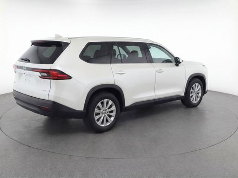 Used 2024 Toyota Grand Highlander AWD image 9