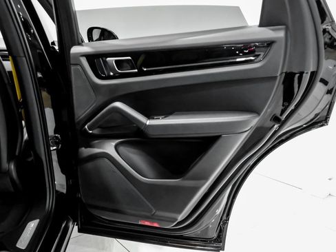 Used 2023 Porsche Cayenne image 54