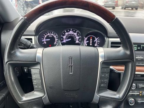 Used 2011 Lincoln MKZ image 18