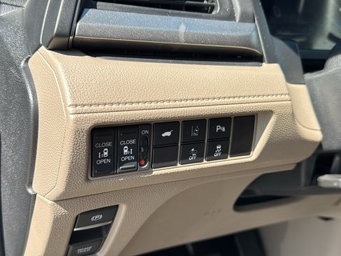 Used 2018 Honda Odyssey Touring image 13