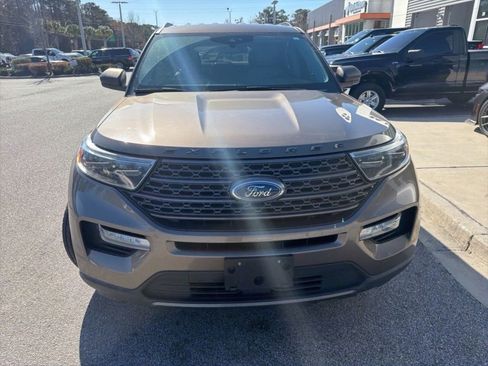 Used 2021 Ford Explorer XLT w/ Equipment Group 202A image 2