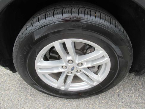 Used 2024 Ford Explorer XLT w/ Equipment Group 202A AWD/4WD image 12