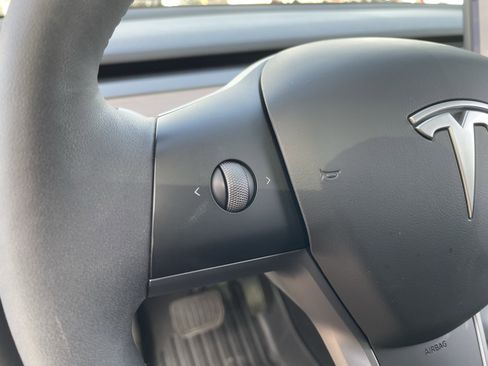 Used 2025 Tesla Model Y Long Range image 24