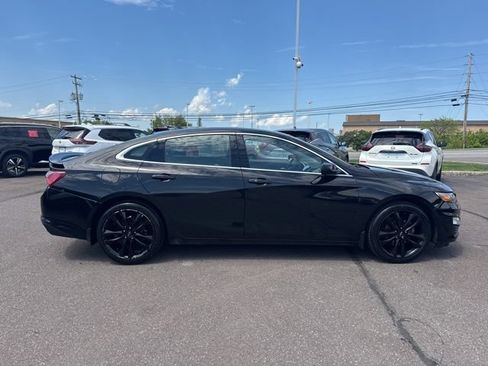 Used 2020 Chevrolet Malibu LT w/ Leather Package FWD image 4