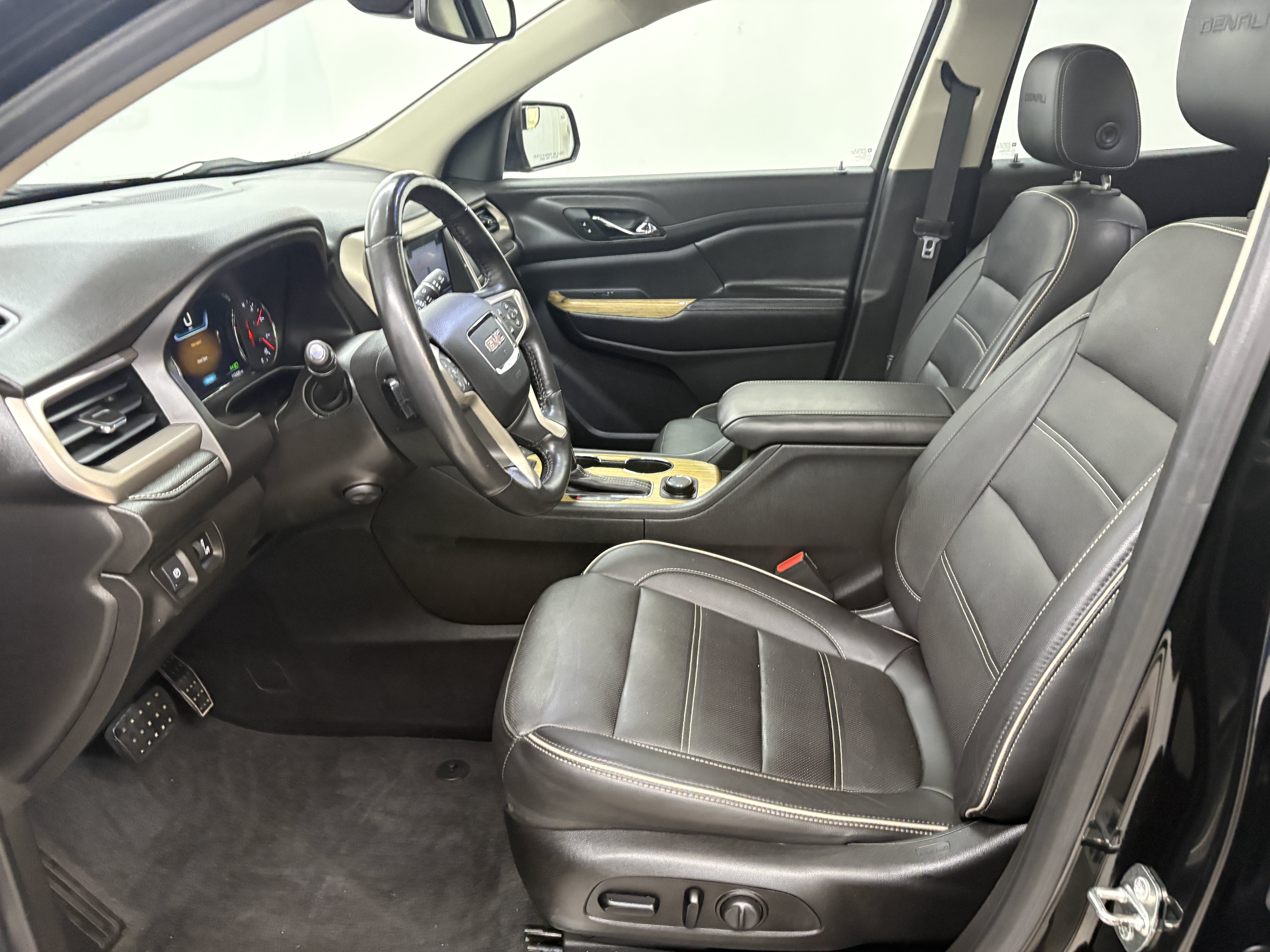 Used 2019 GMC Acadia Denali w/ Technology Package FWD image 12