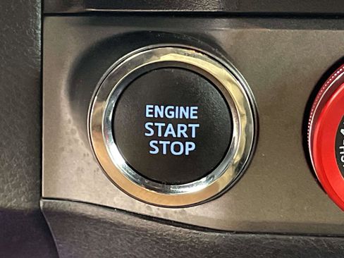 Used 2021 Toyota Tacoma TRD Off-Road image 24