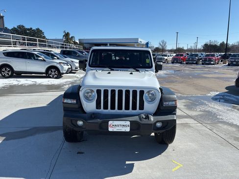 Used 2020 Jeep Gladiator Sport w/ Quick Order Package 24S image 10
