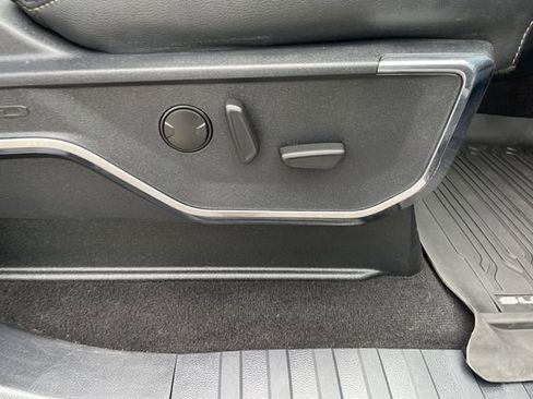 Used 2023 Ford F350 Lariat image 42