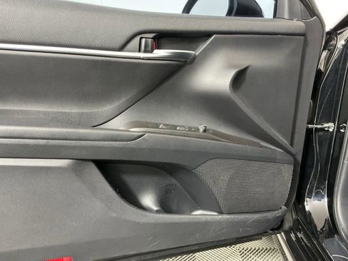 Used 2022 Toyota Camry SE image 19