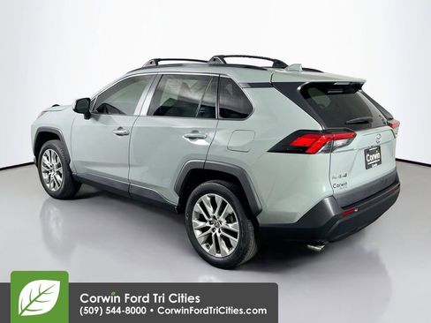 Used 2022 Toyota RAV4 XLE Premium AWD/4WD image 11