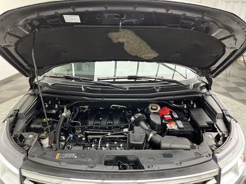Used 2019 Ford Explorer XLT w/ Equipment Group 202A AWD/4WD image 32