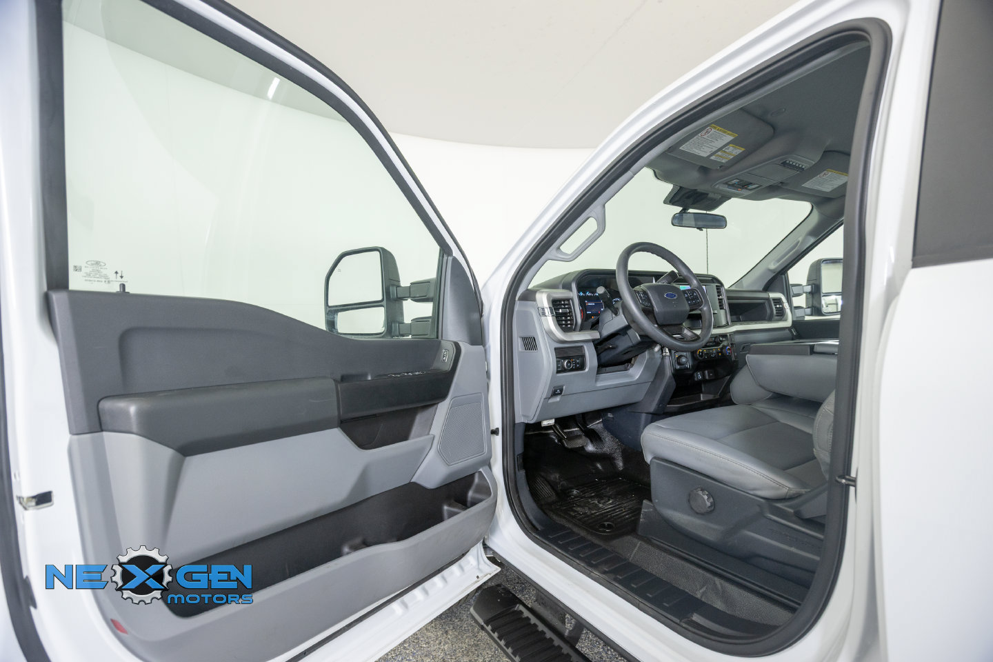 Used 2025 Ford F250 XL w/ XL Chrome Package AWD/4WD image 12