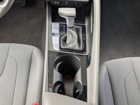 Used 2025 Hyundai Elantra SEL image 19