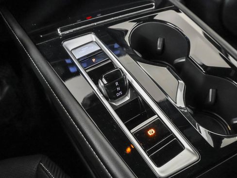 Used 2024 Volkswagen Atlas Cross Sport SE image 32