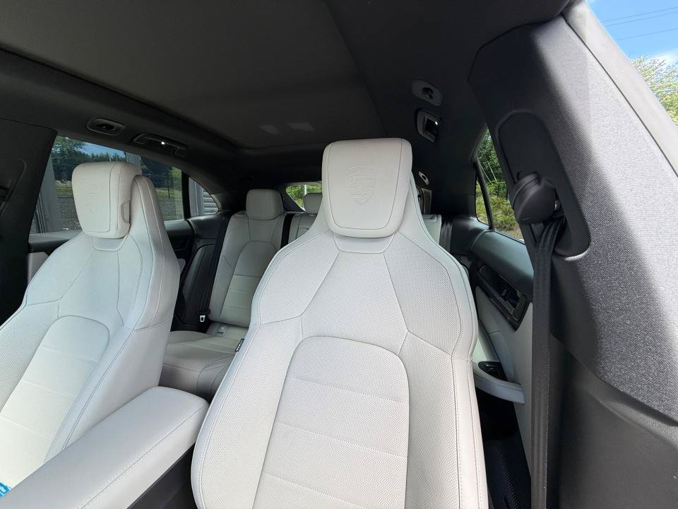 Used 2025 Porsche Macan 4S Electric AWD/4WD image 12