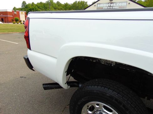 Used 2005 Chevrolet Silverado 2500 LS w/ Heavy-Duty Power Package RWD image 50