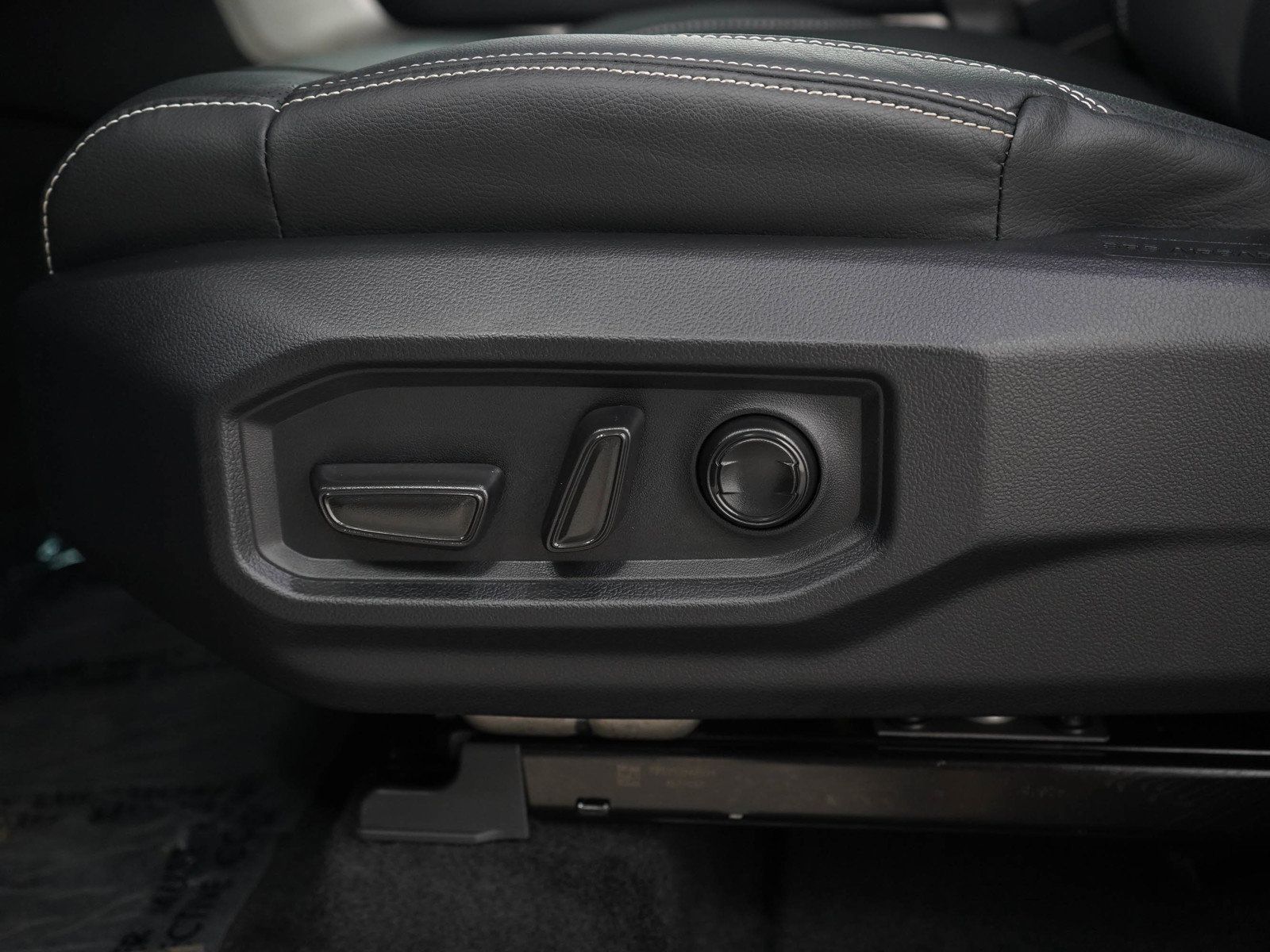 Used 2026 Toyota Tundra Limited AWD/4WD image 27