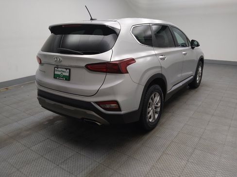 Used 2019 Hyundai Santa Fe SE image 9