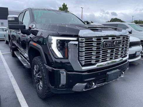 Used 2024 GMC Sierra 2500 Denali w/ Denali Reserve Package AWD/4WD image 1