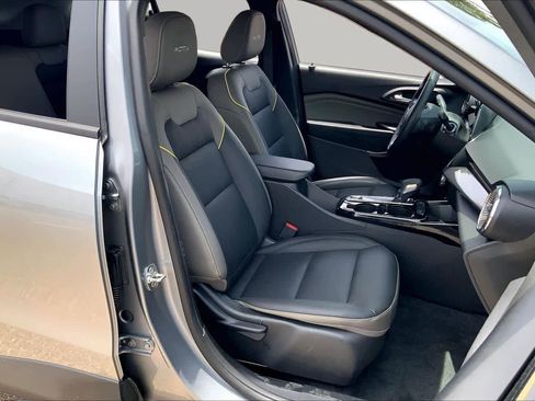 Used 2025 Chevrolet Trax ACTIV FWD image 9