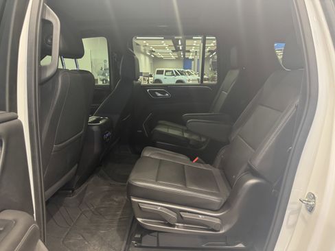 Used 2022 Chevrolet Suburban Z71 w/ Z71 Off-Road Package image 12