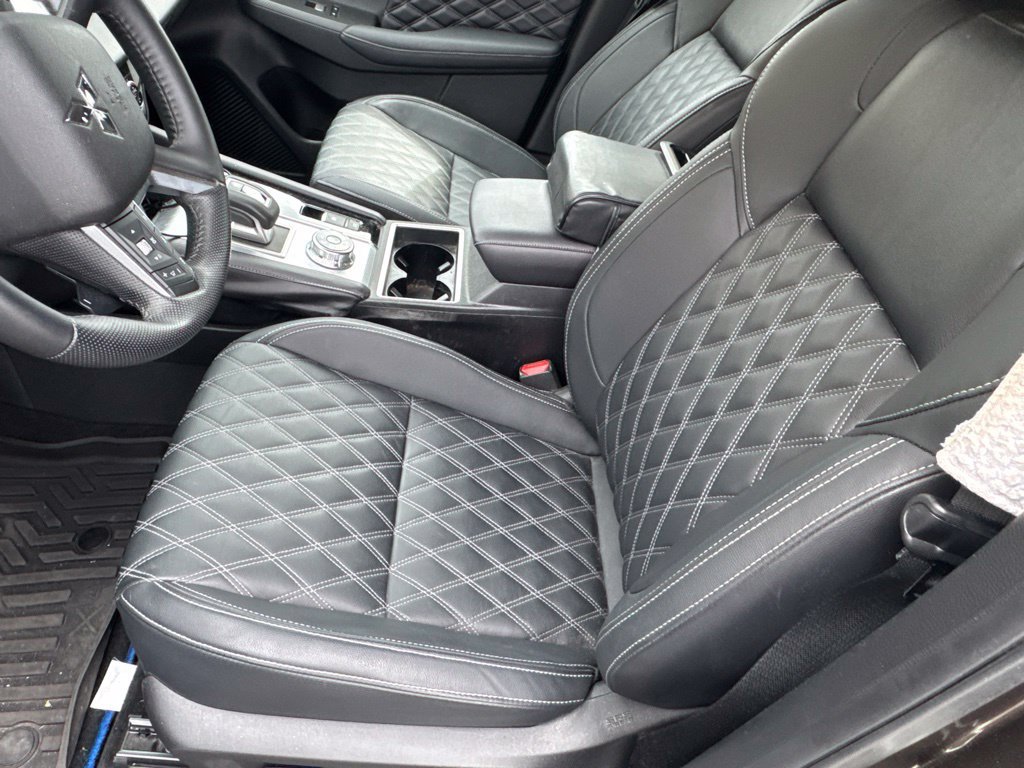 Used 2024 Mitsubishi Outlander 4WD Plug-In Hybrid image 4