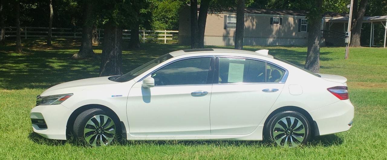 Used 2017 Honda Accord Touring image 2