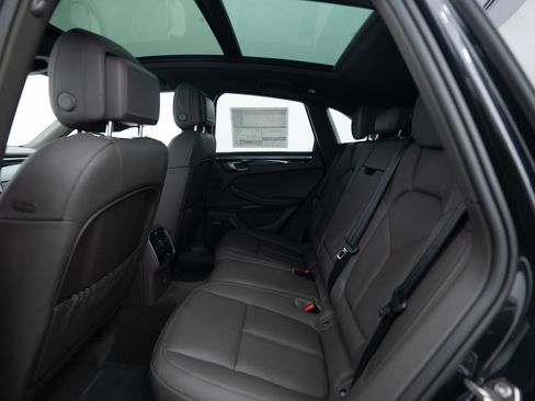 Certified 2025 Porsche Macan image 20