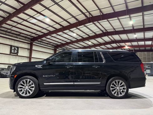 Used 2021 GMC Yukon XL Denali w/ Denali Ultimate Package AWD/4WD image 8