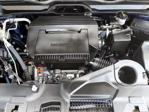 Used 2025 Honda Pilot EX-L image 8