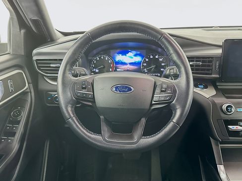 Used 2020 Ford Explorer XLT w/ Equipment Group 202A image 18