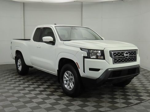 Used 2024 Nissan Frontier SV w/ Technology Package image 3