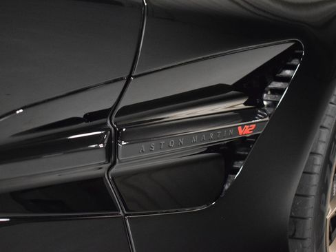 Used 2025 Aston Martin Vanquish image 12