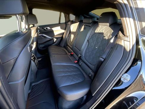 Used 2025 BMW X6 xDrive40i w/ Climate Comfort Package image 21