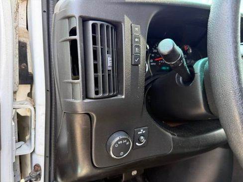 Used 2008 GMC Savana 1500 w/ Power Package RWD image 9